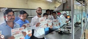 गोरखपुर रेलवे स्टेशन पर चला विशेष संरक्षा जागरूकता अभियान, नुक्कड़ नाटक के माध्यम से यात्रियों को दिए अग्नि सुरक्षा एवं स्वच्छता के संदेश 5 WhatsApp Image 2026 05 30 at 4.19.32 PM