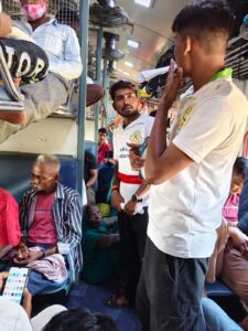 गोरखपुर रेलवे स्टेशन पर चला विशेष संरक्षा जागरूकता अभियान, नुक्कड़ नाटक के माध्यम से यात्रियों को दिए अग्नि सुरक्षा एवं स्वच्छता के संदेश 3 WhatsApp Image 2026 05 30 at 4.19.33 PM