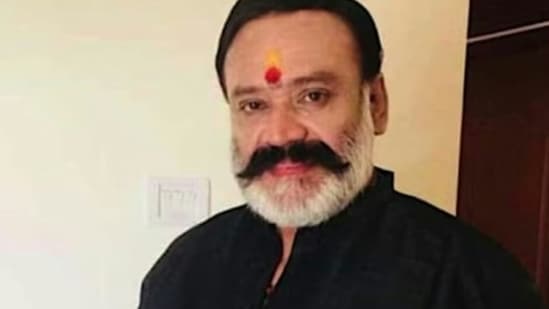 मलयालम अभिनेता संतोष नायर की पथानामथिट्टा में सड़क दुर्घटना में मृत्यु; पत्नी गंभीर रूप से घायल