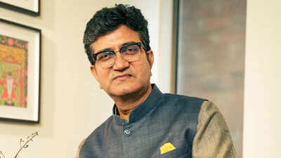prasoon joshi appointed as chairman of prasar bharati