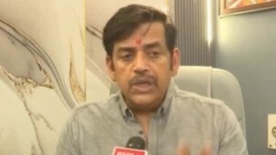 ‘जल्दी द लेट’ के बाद रवि किशन एक और रत्न के साथ वापस आ गए हैं – यह ‘वर्क फ्रॉम होम’ है, और इंटरनेट पर धूम मची हुई है