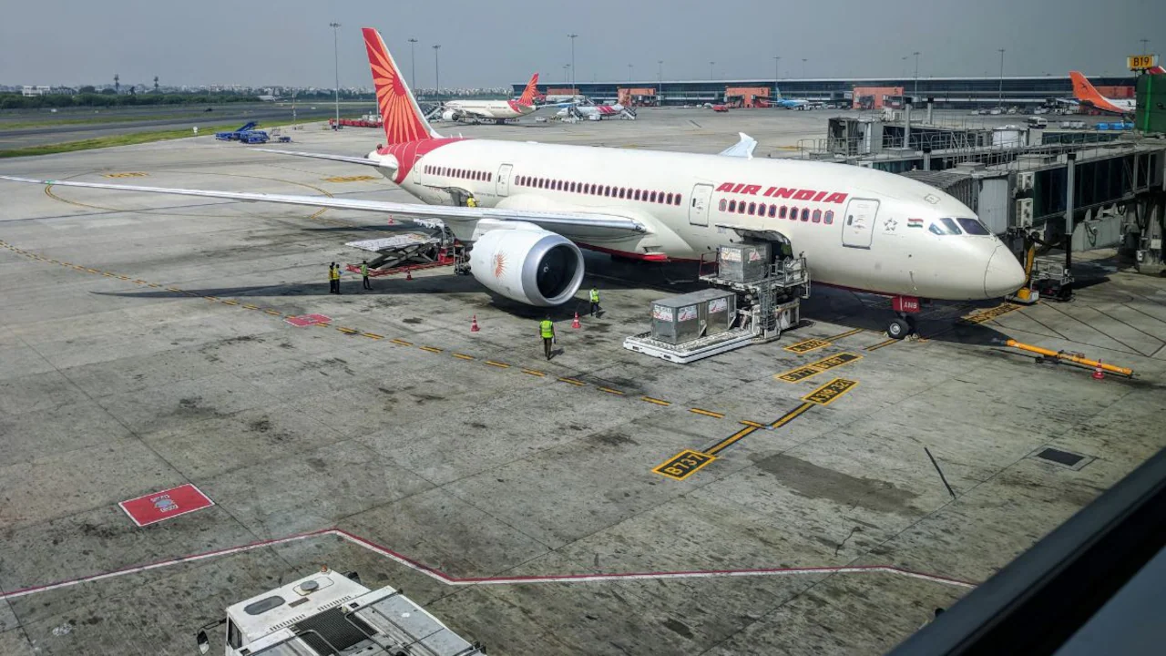 खाड़ी में तनाव कम होने पर एयर इंडिया कुछ अंतरराष्ट्रीय उड़ानें बहाल कर सकती है