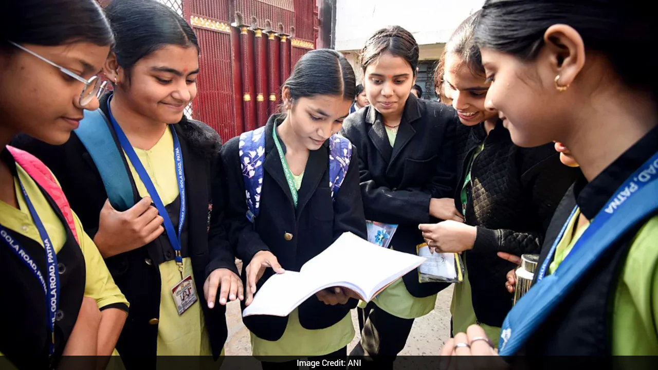 वर्तमान कक्षा 9 के छात्रों के लिए तीसरी भाषा में कोई बोर्ड परीक्षा नहीं, कक्षा 10 के लिए कोई बदलाव नहीं