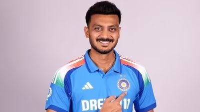 क्रिकेटर अक्षर पटेल की 'सबसे खराब डाइट' में चाय, पफ और नाश्ता नहीं करना शामिल था; कहते हैं कि प्रोटीन की एक आदत ने उनकी दिनचर्या बदल दी 5 800px Axar Patel 1782372369970 1782372391822 d7a38370 3db8 4b84 a341 c2d89b157339