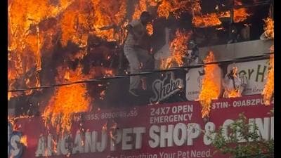 लखनऊ में भीषण आग के कारण आग की एनओसी की ऊंचाई सीमा को 12 मीटर तक कम करने पर पुनर्विचार किया जा रहा है