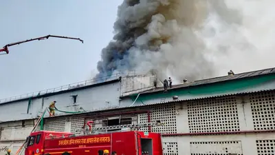 लखनऊ में कोल्ड स्टोरेज यूनिट में भीषण आग, अग्निशमन कार्य जारी