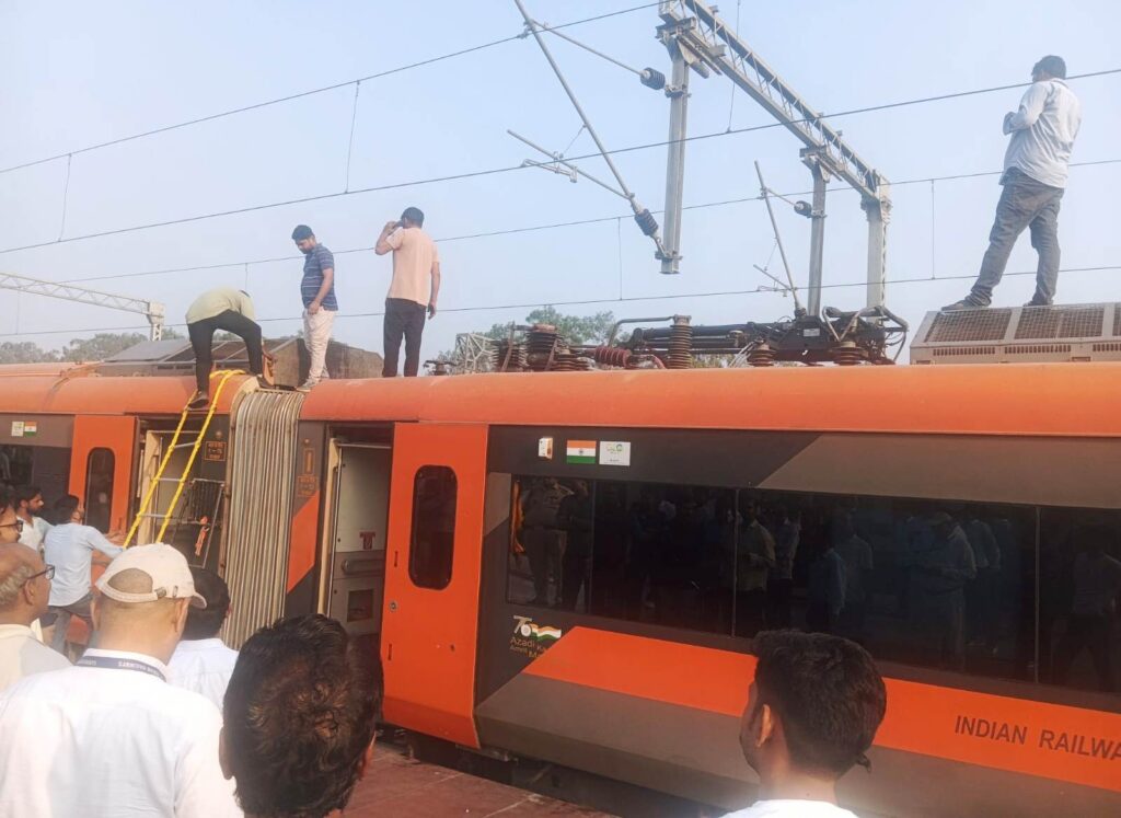 तकनीकी चुनौती के बीच उत्तर रेलवे की तत्परता से वंदे भारत एक्सप्रेस का सुरक्षित संचालन सुनिश्चित 2 WhatsApp Image 2026 05 31 at 4.16.42 PM