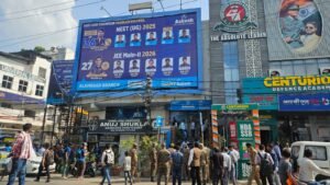 लखनऊ विकास प्राधिकरण (एलडीए) की बड़ी कार्रवाई: फिनिक्स मॉल के पास आकाश कोचिंग, सेंचुरियन डिफेंस एकेडमी और मछली मंडी क्षेत्र में कई दुकानें सील 2 WhatsApp Image 2026 06 24 at 3.47.29 PM