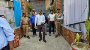 लखनऊ विकास प्राधिकरण (एलडीए) की बड़ी कार्रवाई: फिनिक्स मॉल के पास आकाश कोचिंग, सेंचुरियन डिफेंस एकेडमी और मछली मंडी क्षेत्र में कई दुकानें सील 4 WhatsApp Image 2026 06 24 at 3.47.39 PM