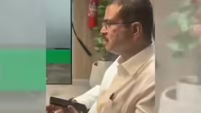 घायल लड़की को दोबारा परीक्षा देने में मदद के लिए आगे आए धर्मेंद्र प्रधान | भारत समाचार 1 union minister