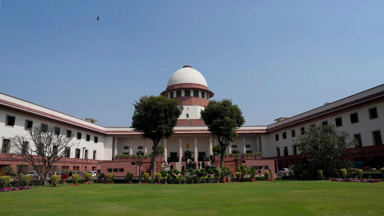 पेट्रोल में इथेनॉल, E20, सुप्रीम कोर्ट: सुप्रीम कोर्ट ने इथेनॉल आपूर्ति आवंटन पर यथास्थिति बनाए रखने का निर्देश दिया