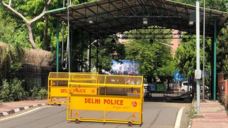दिल्ली में ऑन-ड्यूटी अर्धसैनिक बल के जवान की सर्विस रिवॉल्वर से आत्महत्या करने से मौत