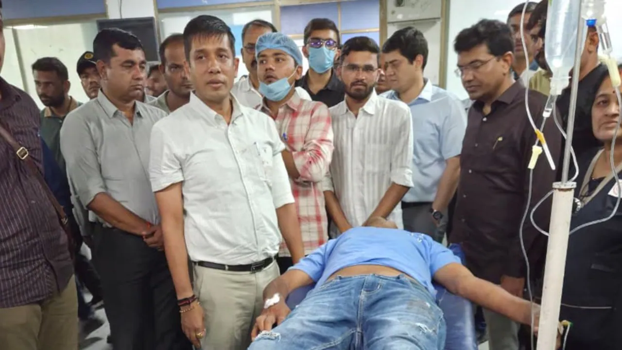 अपराधियों ने गुजरात के वरिष्ठ पुलिसकर्मी पर चाकू से हमला किया, पैर में गोली लगी