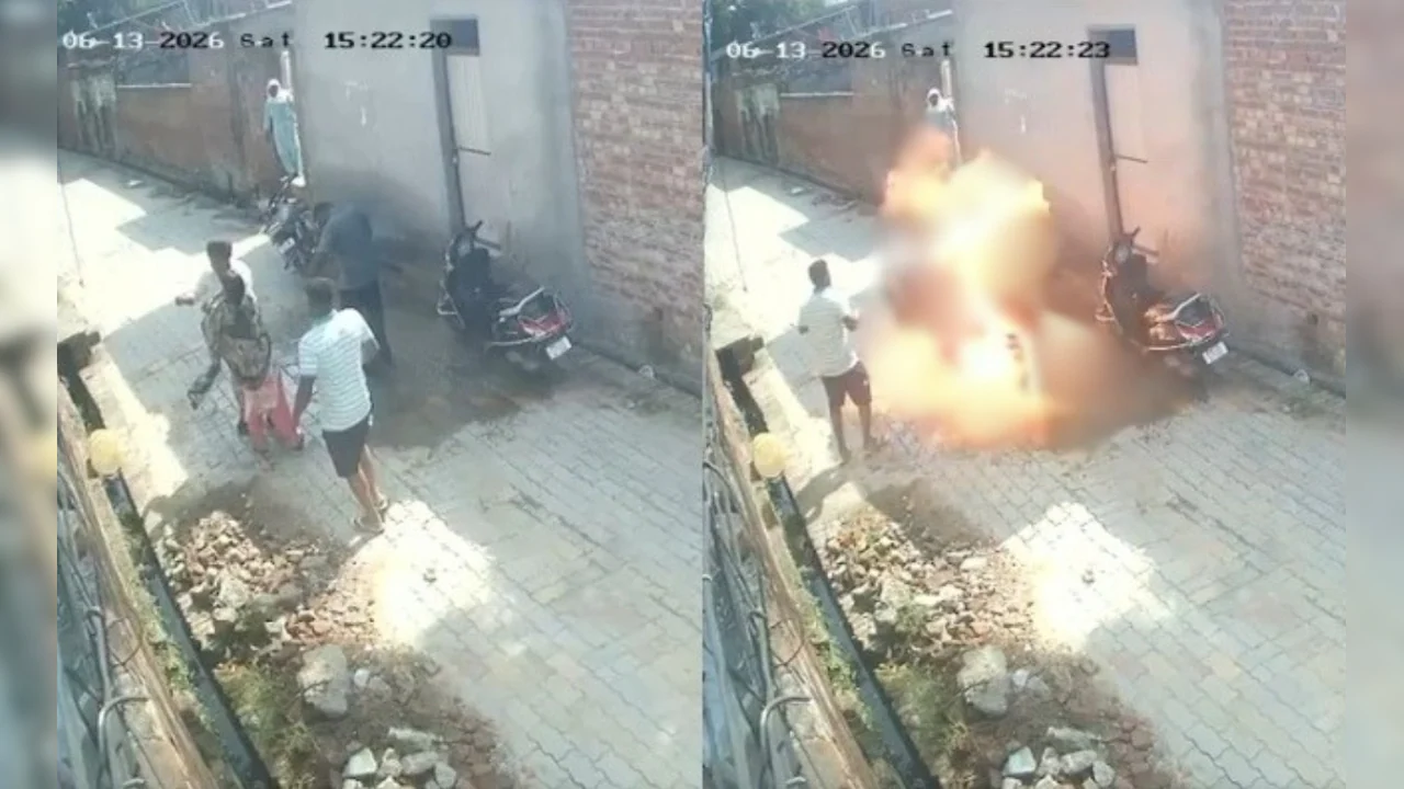 कैमरे पर, तरनतारन में पंजाब के एक व्यक्ति को उसके जीजा ने आग लगा दी। पत्नी को घर आने के लिए मनाने गया था 5 कैमरे पर, तरनतारन में पंजाब के एक व्यक्ति को उसके जीजा ने आग लगा दी। पत्नी को घर आने के लिए मनाने गया था