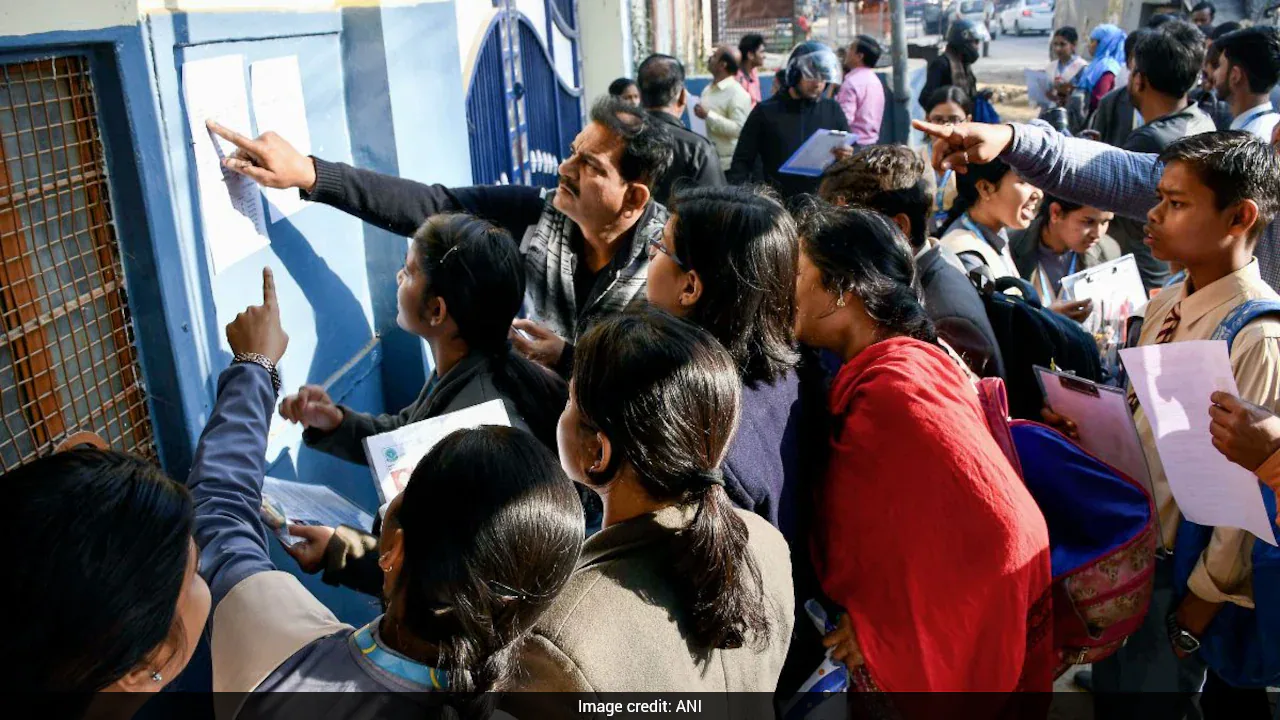 "सीबीएसई कक्षा 10 के बारे में कोई बात नहीं कर रहा": प्रवेश की समय सीमा नजदीक आने से बोर्ड परिणाम में देरी से छात्रों की चिंता बढ़ गई है