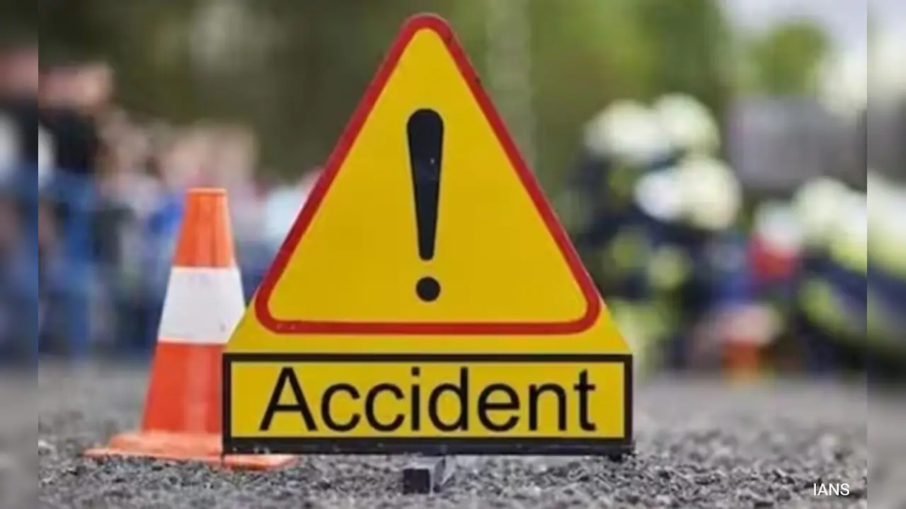 मध्य प्रदेश के सीहोर में ट्रक और एसयूवी की टक्कर में 4 की मौत, 5 घायल