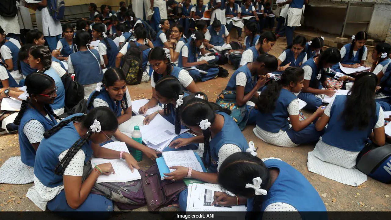 सीबीएसई कक्षा 12 अनुपूरक 2026: थर्ड चांस कम्पार्टमेंट उम्मीदवार कौन हैं, और क्या वे आवेदन कर सकते हैं? व्याख्या की