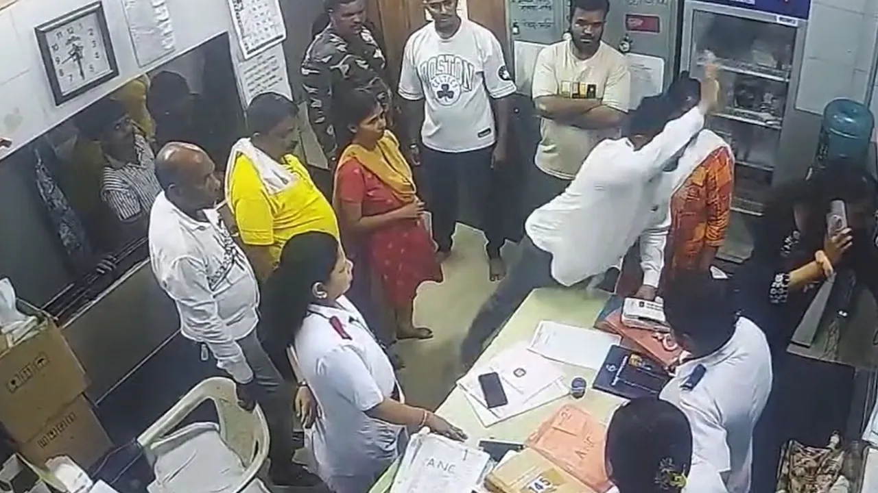 कैमरे पर, पार्षद ने ठाणे अस्पताल में महिला डॉक्टर, स्टाफ के साथ मारपीट की
