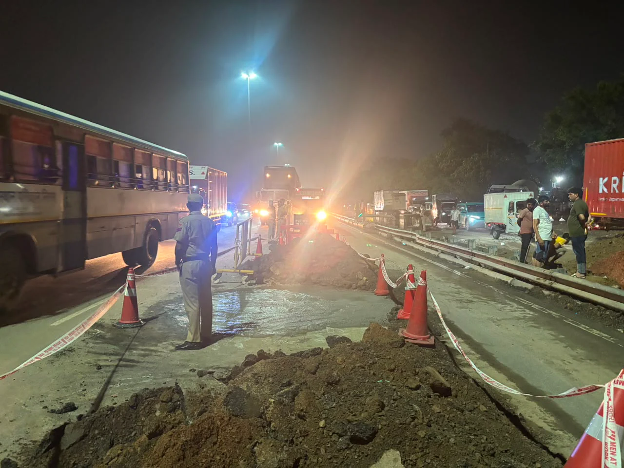 गुरुग्राम में आज बारिश के कारण ट्रैफिक जाम, लंबा जाम और सड़क धंसने से गुरुग्राम में भारी बारिश का असर पड़ा