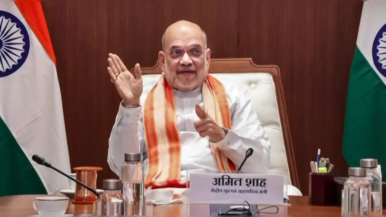 अमित शाह ने बारिश की स्थिति पर महाराष्ट्र, गुजरात, जम्मू-कश्मीर के मुख्यमंत्रियों से बात की