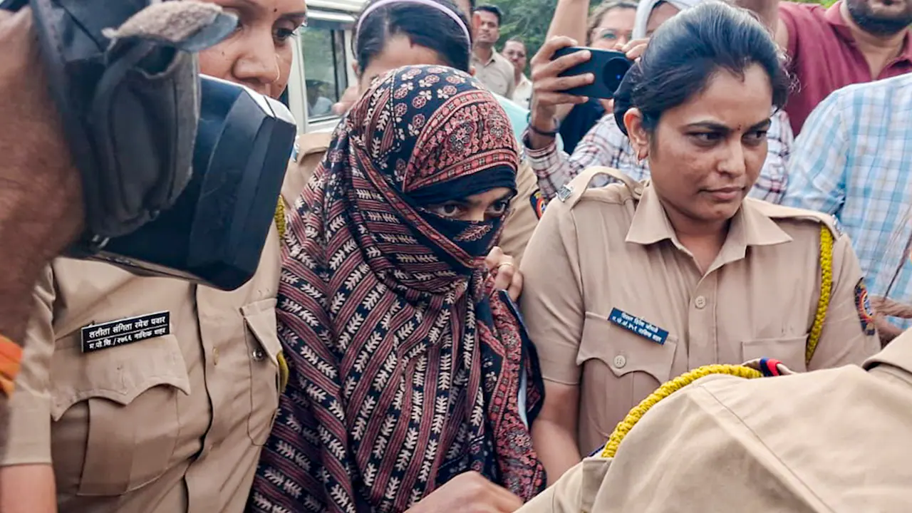 टीसीएस कन्वर्जन मामले में निदा खान को जमानत देते हुए नासिक कोर्ट के भगवान कृष्ण का जिक्र 1 टीसीएस कन्वर्जन मामले में निदा खान को जमानत देते हुए नासिक कोर्ट के भगवान कृष्ण का जिक्र
