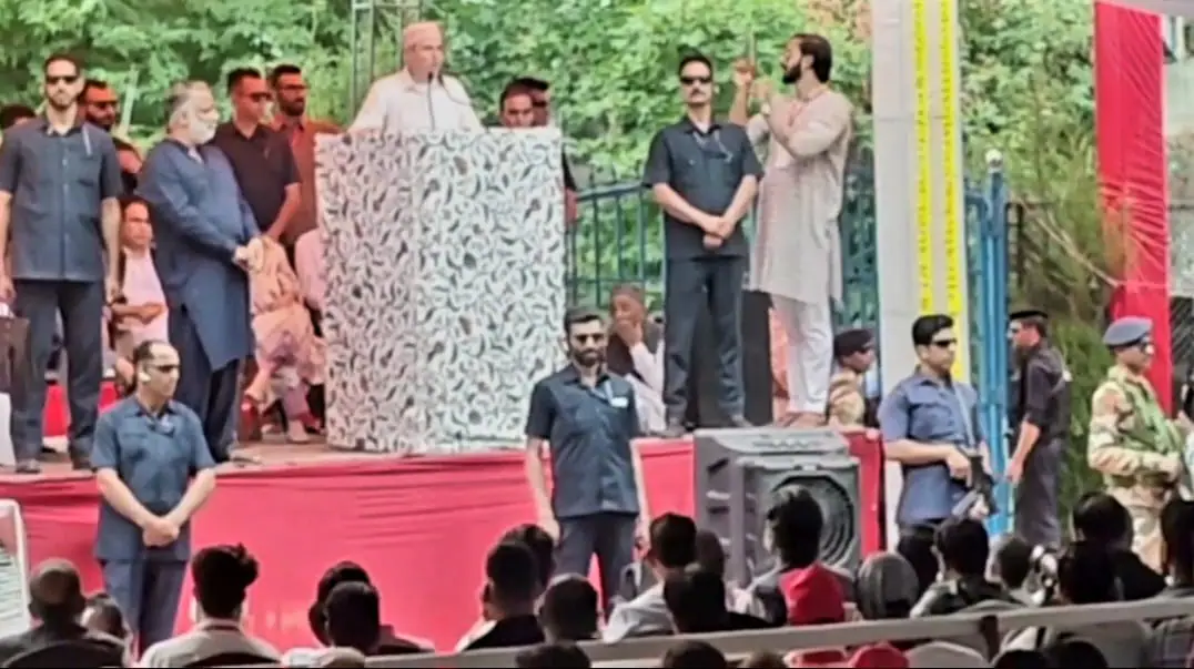 उमर अब्दुल्ला का कहना है कि विधायक को दल बदलने के लिए 20 करोड़ रुपये की पेशकश की गई थी, बीजेपी ने दावे को खारिज कर दिया