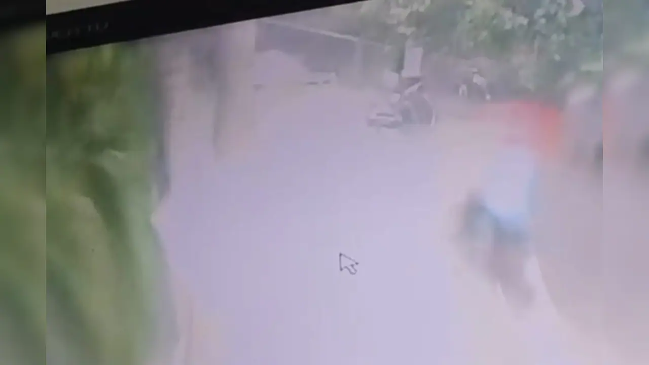 कैमरे पर, खुले नाले में गिरे नोएडा के इंजीनियर के अंतिम क्षण