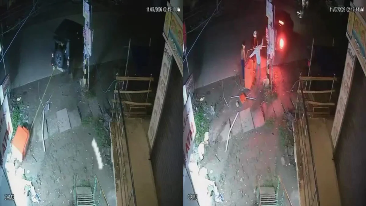 कैमरे में, एटीएम को थार के साथ घसीटा गया, घंटों बाद सड़क पर खाली छोड़ दिया गया