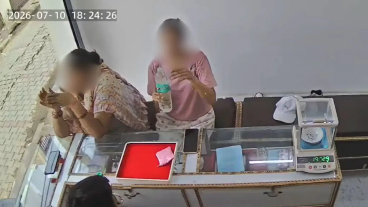 Hapur News: यूपी की महिला ने दुकान पर बोतल से लिया पानी. यह एसिड बन जाता है