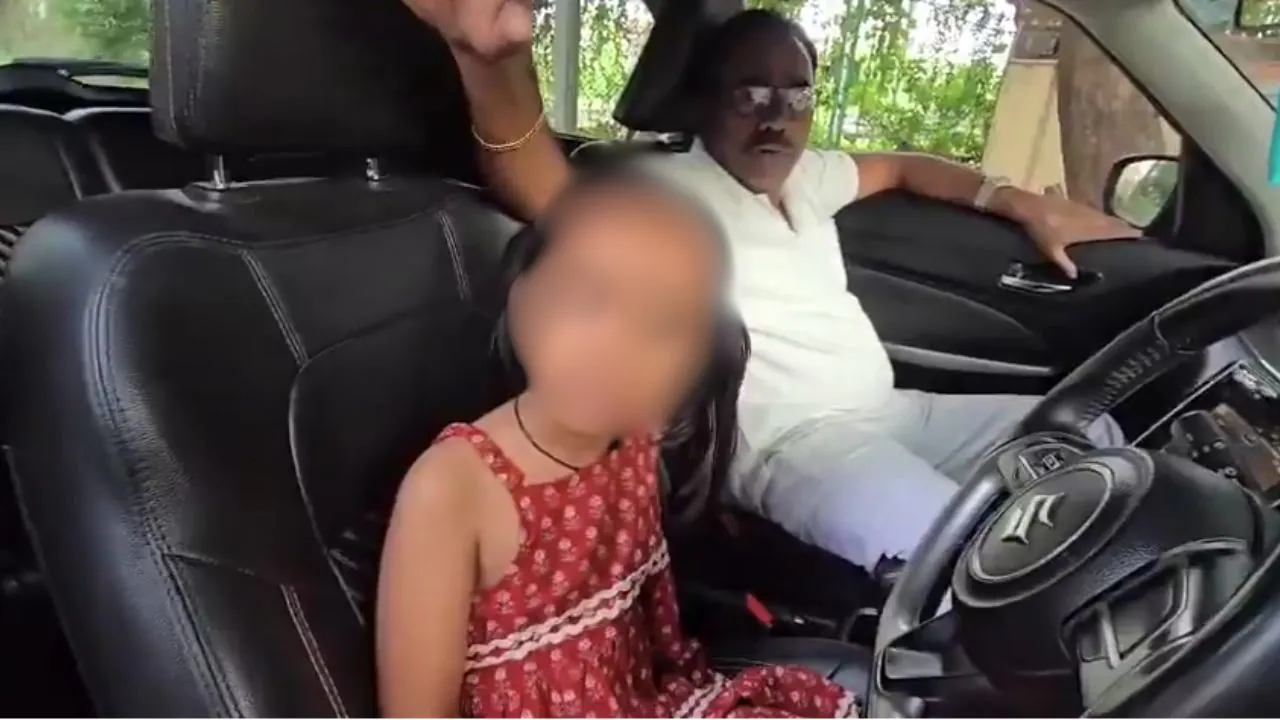 तेलंगाना पुलिसकर्मी ने 6 साल की पोती को गाड़ी चलाने दी। वह विश्व रिकॉर्ड चाहता था 4 तेलंगाना पुलिसकर्मी ने 6 साल की पोती को गाड़ी चलाने दी। वह विश्व रिकॉर्ड चाहता था