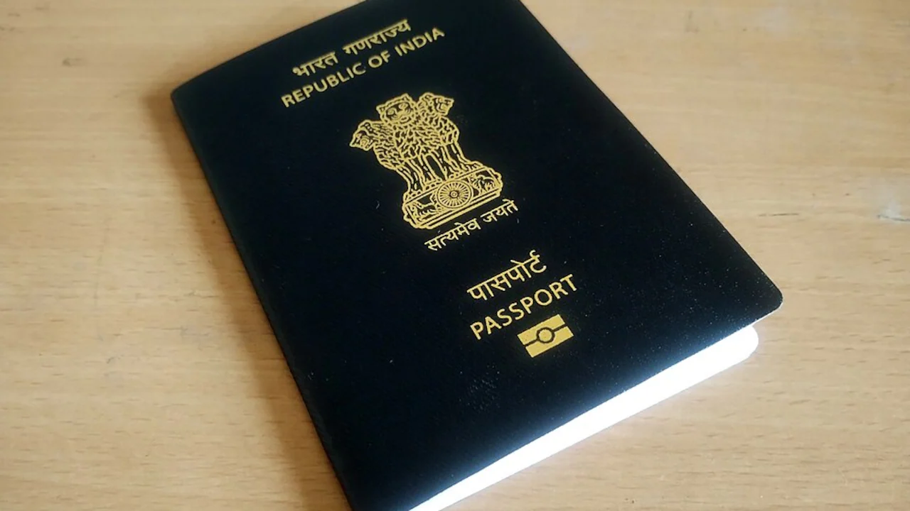 पासपोर्ट भारतीयों के प्रस्थान को विनियमित करने के लिए एक दस्तावेज है, 8% के पास यह है: केंद्र 1 पासपोर्ट भारतीयों के प्रस्थान को विनियमित करने के लिए एक दस्तावेज है, 8% के पास यह है: केंद्र