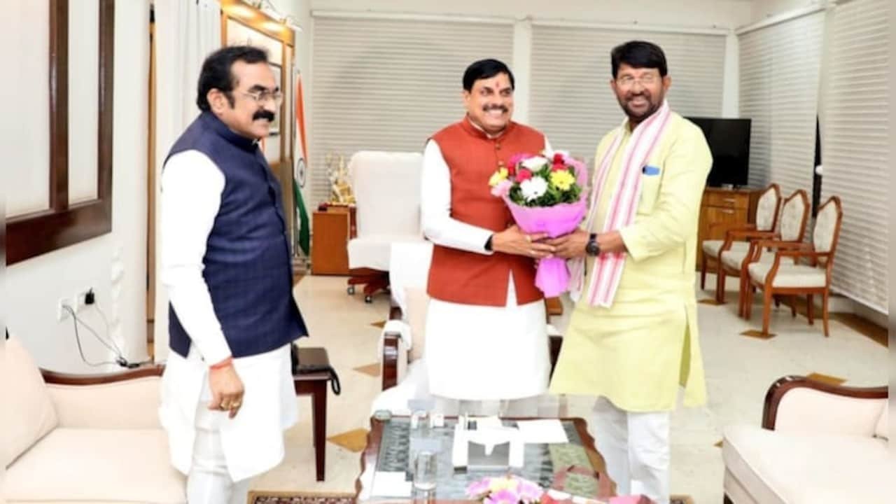मध्य प्रदेश के मंत्री मोहन यादव को देर रात हटाए जाने से कैबिनेट में फेरबदल की चर्चा शुरू हो गई 3 मध्य प्रदेश के मंत्री मोहन यादव को देर रात हटाए जाने से कैबिनेट में फेरबदल की चर्चा शुरू हो गई