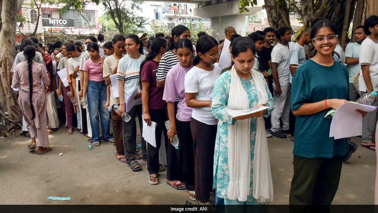 NEET UG पुन: परीक्षा परिणाम 2026 आउट: 11.21 लाख उम्मीदवार उत्तीर्ण, स्कोरकार्ड डाउनलोड करने के लिए यहां सीधा लिंक है