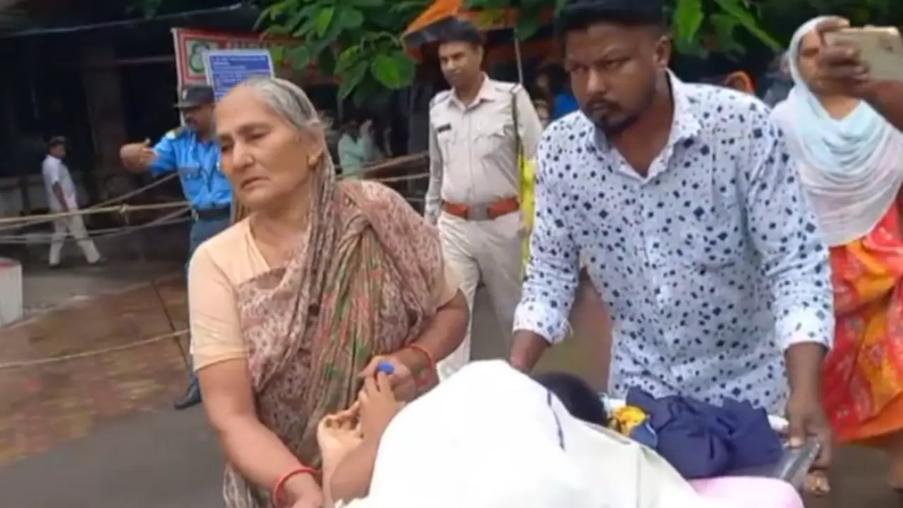 मुर्शिदाबाद ट्रेन दुर्घटना लाइव अपडेट: पश्चिम बंगाल के मुर्शिदाबाद में स्कूल वैन से टकराई ट्रेन, कई छात्र घायल