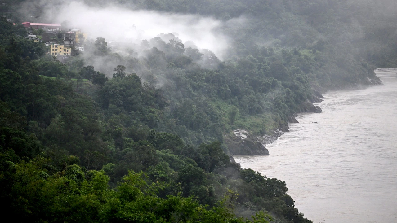 मौसम कार्यालय ने अगले 4 दिनों में पूर्वोत्तर में भारी बारिश की चेतावनी दी है