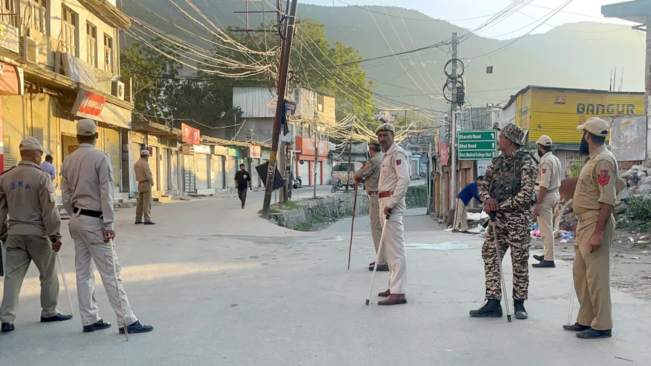 जम्मू-कश्मीर के डोडा में गोलीबारी में एक व्यक्ति की मौत, 2 घायल होने के बाद इंटरनेट निलंबित