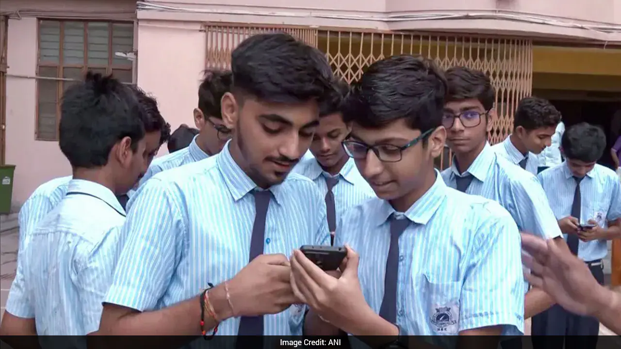 सीबीएसई कक्षा 10 द्वितीय बोर्ड परिणाम 2026 आउट: लगभग 60% छात्रों ने स्कोर में सुधार किया