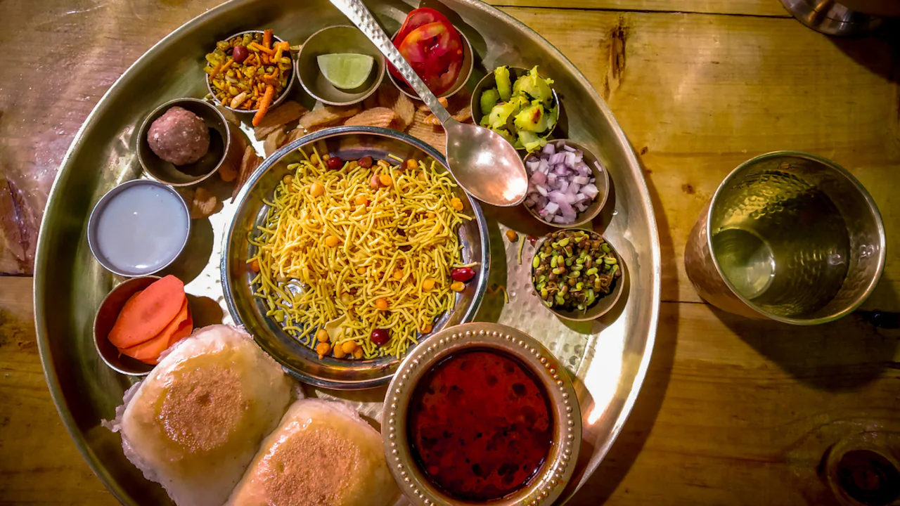 पुणे में महाराष्ट्र में सबसे ज्यादा अस्वास्थ्यकर भोजन की शिकायतें दर्ज की गईं 4 पुणे में महाराष्ट्र में सबसे ज्यादा अस्वास्थ्यकर भोजन की शिकायतें दर्ज की गईं