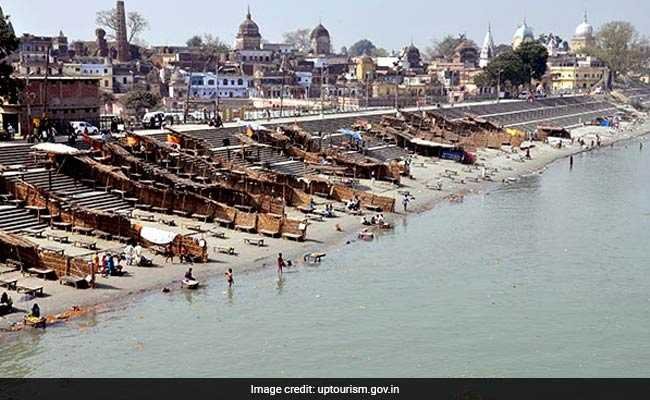 अयोध्या में नदी की नाव पर मांस खाने, शराब पीने के आरोप में 3 गिरफ्तार 4 अयोध्या में नदी की नाव पर मांस खाने, शराब पीने के आरोप में 3 गिरफ्तार