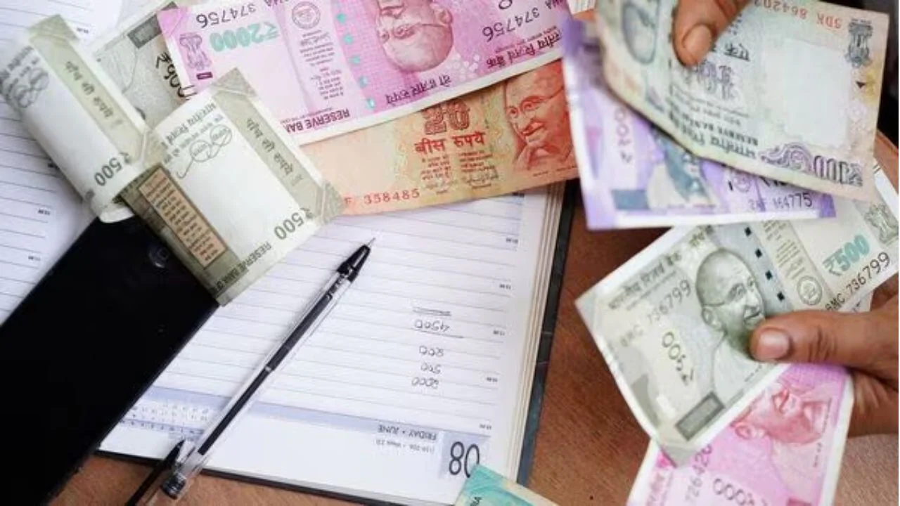 इलाहाबाद उच्च न्यायालय के न्यायाधीश ने नई कर व्यवस्था के तहत छूट से इनकार को चुनौती दी