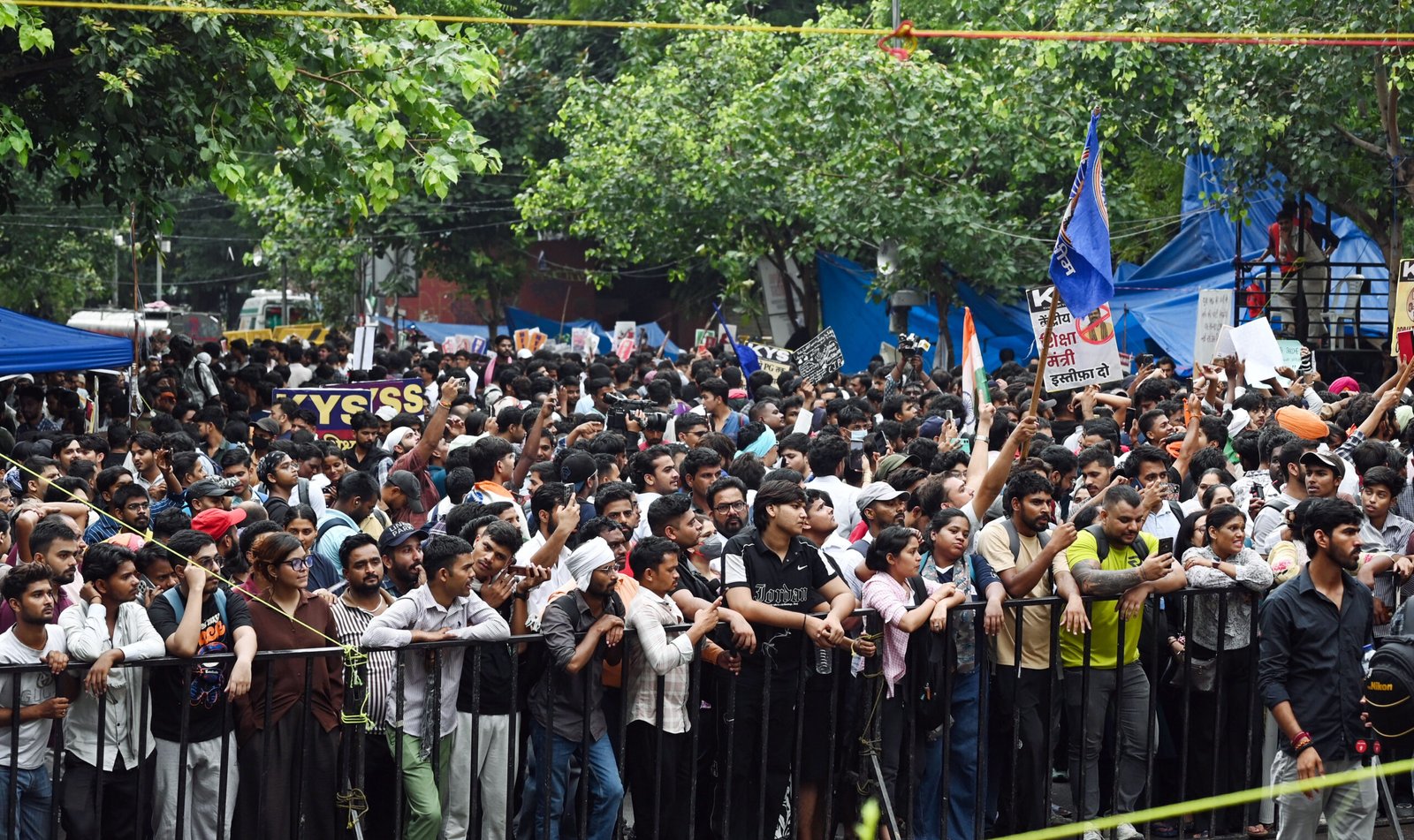 जंतर मंतर कॉकरोच जनता पार्टी: दिल्ली में सीजेपी विरोध प्रदर्शन में घायल होने के बाद 20 वर्षीय महिला आईसीयू में
