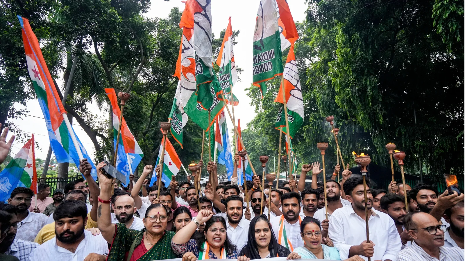 पीएम के घर के बाहर कांग्रेस का विरोध प्रदर्शन, पीएम मोदी, राहुल गांधी, प्रियंका गांधी: बैठकर मनाया ‘जन्मदिन’: कैसे हुआ कांग्रेस का विरोध प्रदर्शन