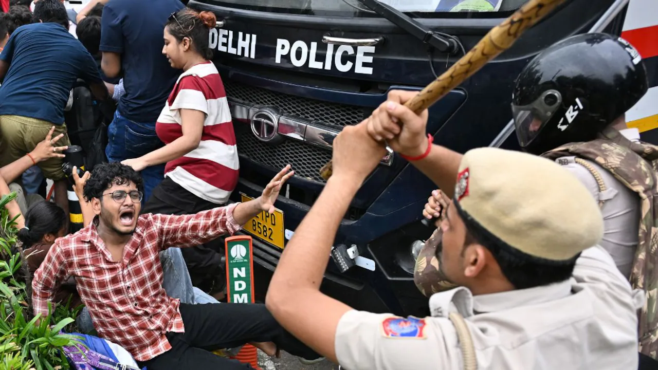विरोध पर विजय का दोतरफा रुख: राहुल गांधी का समर्थन, एनईईटी खत्म करें 3 विरोध पर विजय का दोतरफा रुख: राहुल गांधी का समर्थन, एनईईटी खत्म करें