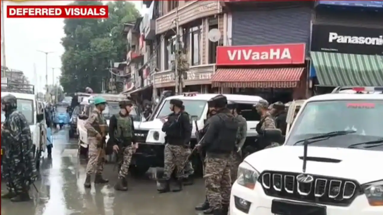 अनंतनाग आतंकवादी हमले में पुलिसकर्मी की मौत के बाद जम्मू-कश्मीर में 2,000 से अधिक लोग हिरासत में लिए गए
