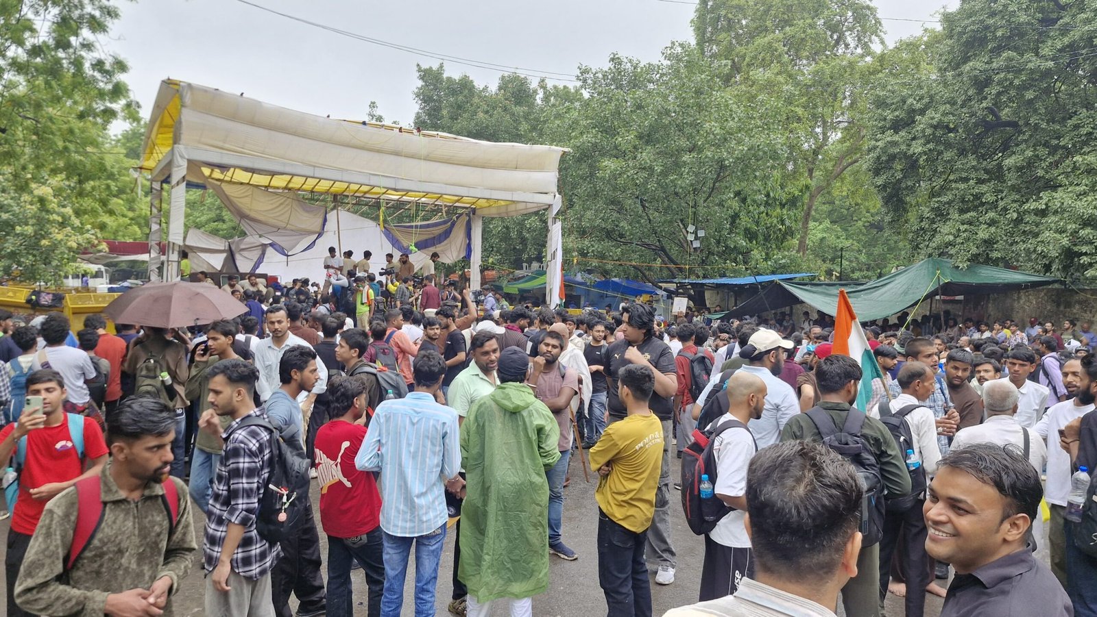 जंतर-मंतर के आसपास मोबाइल इंटरनेट निलंबित, पुलिस ने कहा कि आज रात कोई कार्रवाई नहीं होगी 3 जंतर-मंतर के आसपास मोबाइल इंटरनेट निलंबित, पुलिस ने कहा कि आज रात कोई कार्रवाई नहीं होगी