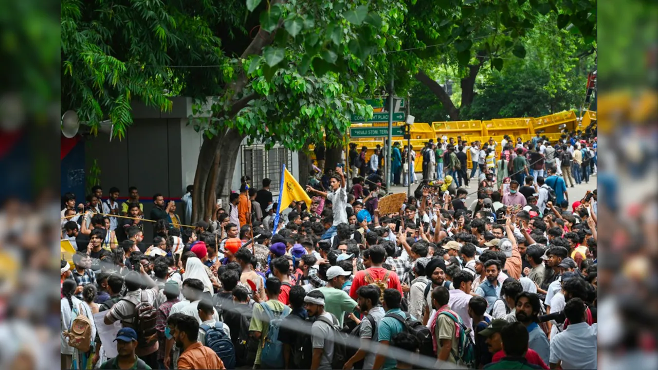 पंजाब चुनाव 2027: चुनावी राज्य पंजाब में छात्रों के विरोध प्रदर्शन को अपने कब्जे में लेने के लिए पार्टियों में होड़ मची है