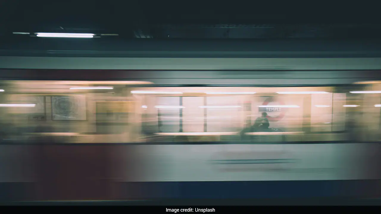 "मानवता का सरल कार्य": आदमी ने खोया हुआ फोन लौटाने के लिए मुंबई मेट्रो के अजनबियों को धन्यवाद दिया 4 "मानवता का सरल कार्य": आदमी ने खोया हुआ फोन लौटाने के लिए मुंबई मेट्रो के अजनबियों को धन्यवाद दिया