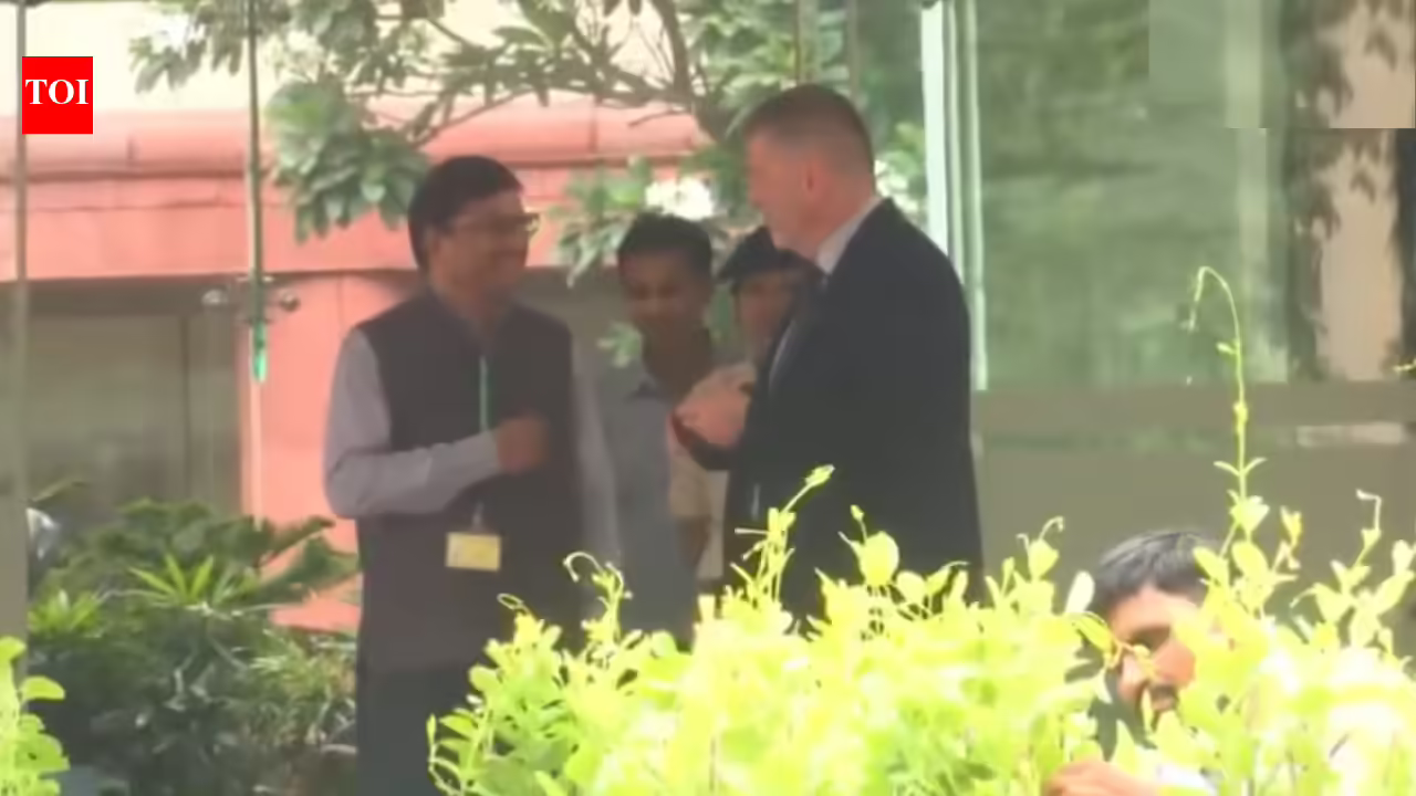 4 भारतीयों वाले जहाज पर हमले के बाद विदेश मंत्रालय ने यूक्रेन के राजदूत को तलब किया | भारत समाचार 1 1785147606 photo