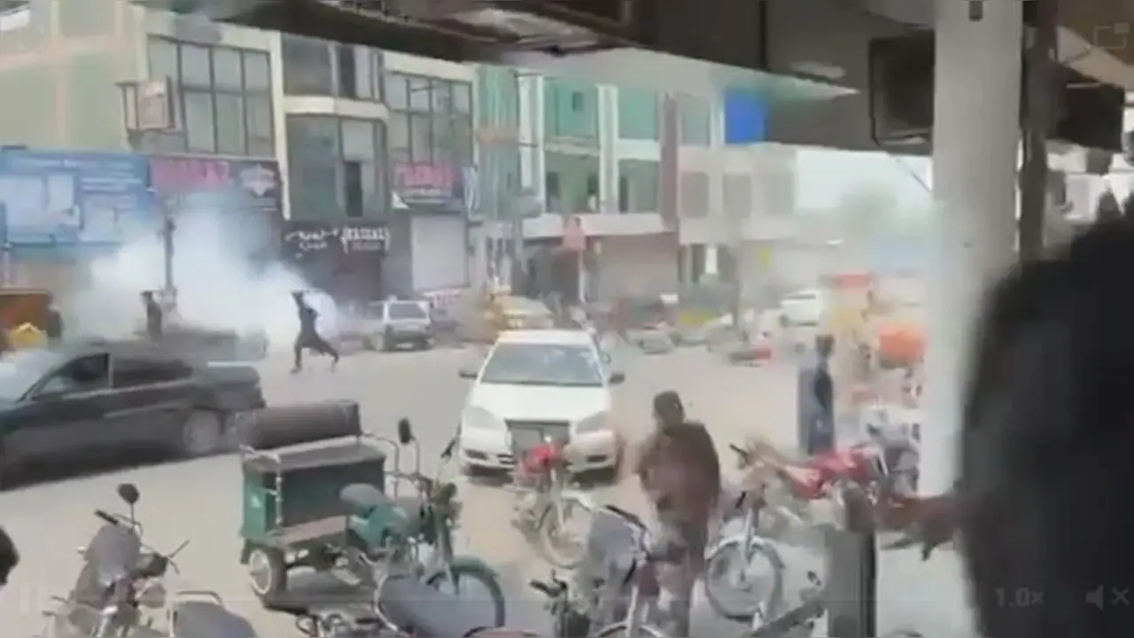"लाशों से भरा हुआ": पाकिस्तानी बलों द्वारा पीओके में क्रूर कार्रवाई में 20 लोग मारे गए 1 "लाशों से भरा हुआ": पाकिस्तानी बलों द्वारा पीओके में क्रूर कार्रवाई में 20 लोग मारे गए