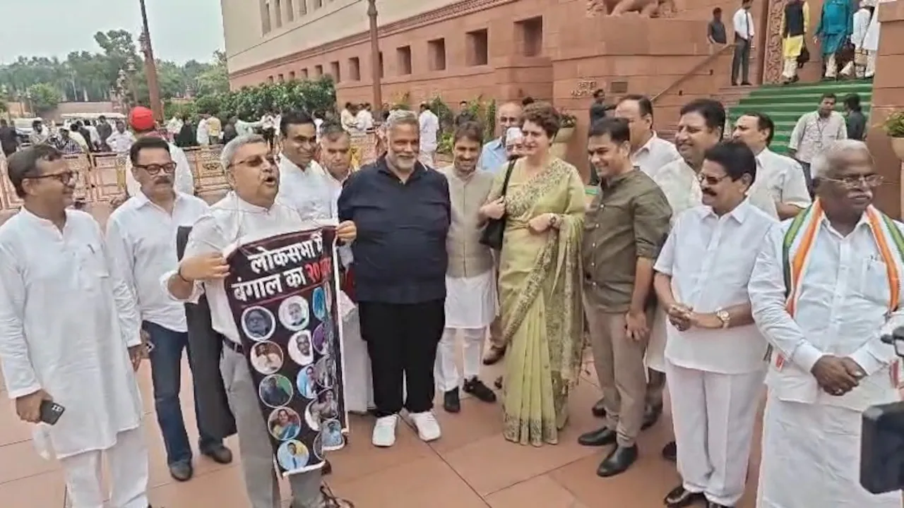 "20 गद्दारों" का एक पोस्टर और प्रियंका गांधी-तृणमूल सांसद कल्याण बनर्जी का मजाक 1 "20 गद्दारों" का एक पोस्टर और प्रियंका गांधी-तृणमूल सांसद कल्याण बनर्जी का मजाक